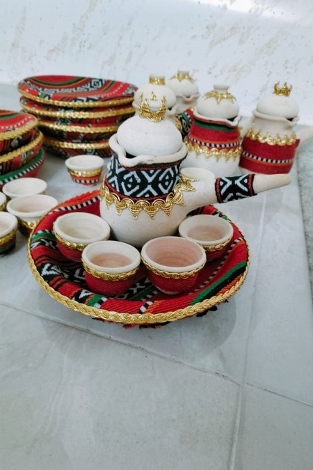 طقم دلة تراثية صغيرة مع فناجين